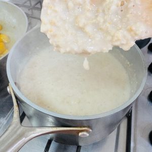 fulgi de ovăz cu mango, porridge cu mango, fulgi de ovăz cu miere, mic dejun sănătos, rețetă porridge cremos, porridge cu lapte vegetal, mic dejun rapid și sănătos, rețetă cu ovăz și fructe, ovăz cu lapte de migdale, rețete mic dejun dietetic, porridge tropical, rețetă sănătoasă cu mango, mic dejun nutritiv, rețete cu fulgi de ovăz, porridge simplu acasă