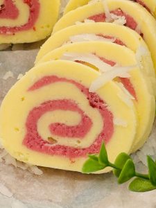 Ciocolată de casă rulată cu zmeură – Desert fin, aromat și ușor de preparat