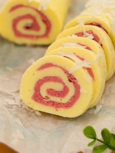 Ciocolată de casă rulată cu zmeură – Desert fin, aromat și ușor de preparat