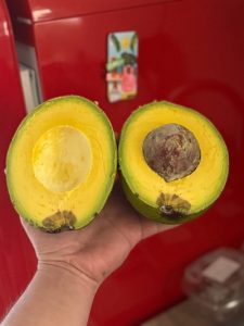 Salată de avocado în stil caraibean – Rețetă simplă, fresh și plină de aromă