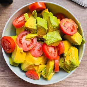 Salată de avocado în stil caraibean – Rețetă simplă, fresh și plină de aromă