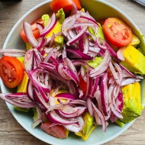 Salată de avocado în stil caraibean – Rețetă simplă, fresh și plină de aromă