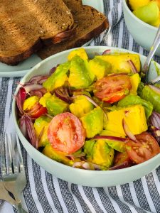 Salată de avocado în stil caraibean – Rețetă simplă, fresh și plină de aromă