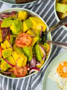 Salată de avocado în stil caraibean – Rețetă simplă, fresh și plină de aromă