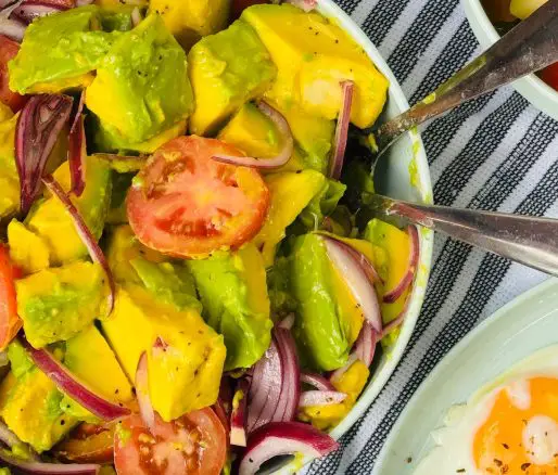 Salată de avocado în stil caraibean – Rețetă simplă, fresh și plină de aromă