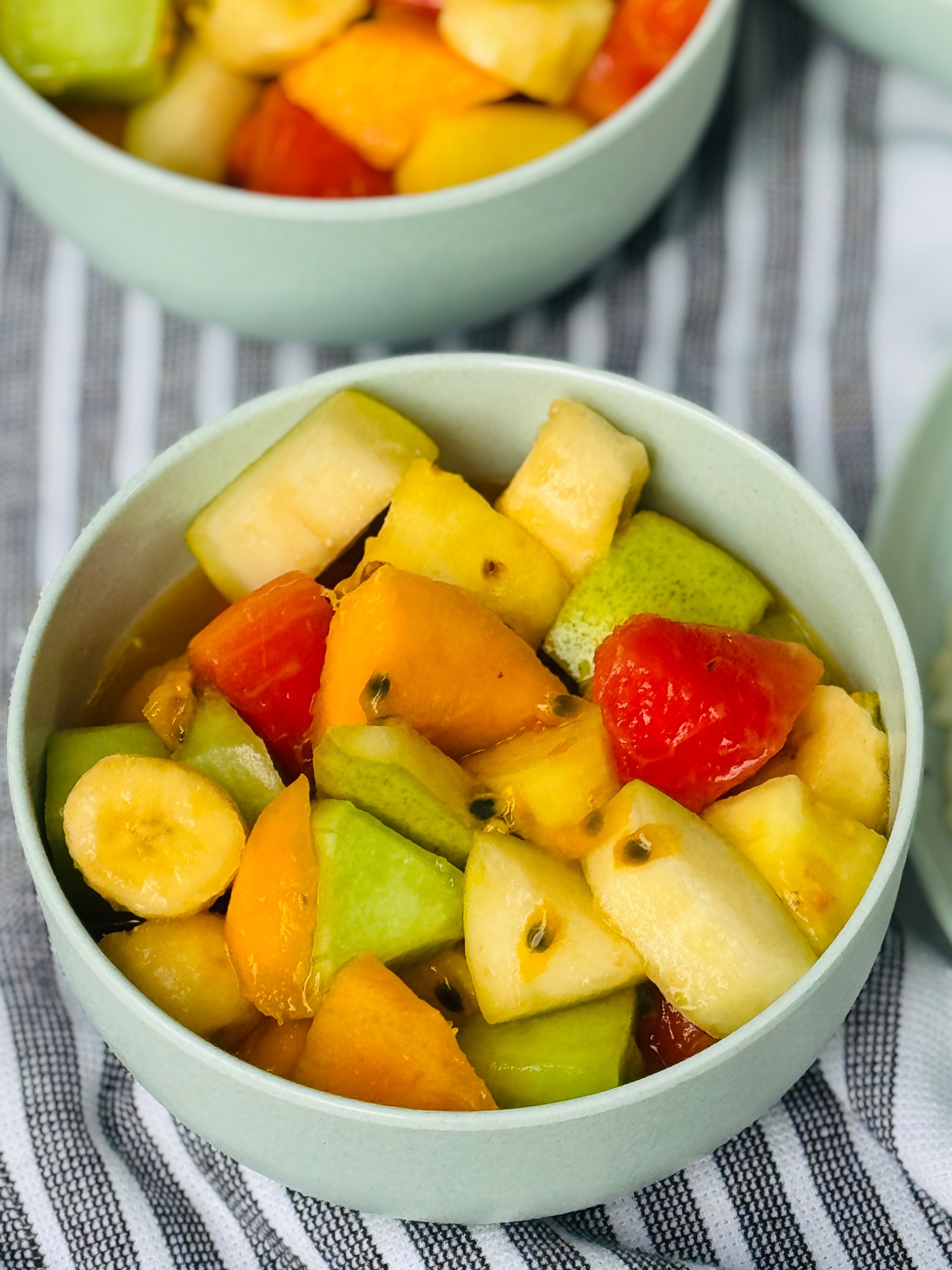 Salată de fructe exotice cu rom în stil Caraibean