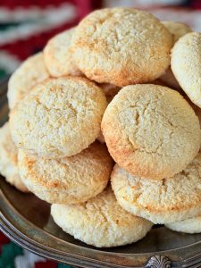 Fursecuri cu nucă de cocos în stil Caraibian - Rețetă fără gluten, aromata si ușor de făcut