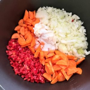 Tocană rustică bănățeană cu ciolan de porc și burtă de vită – Rețetă tradițională bănățeană 