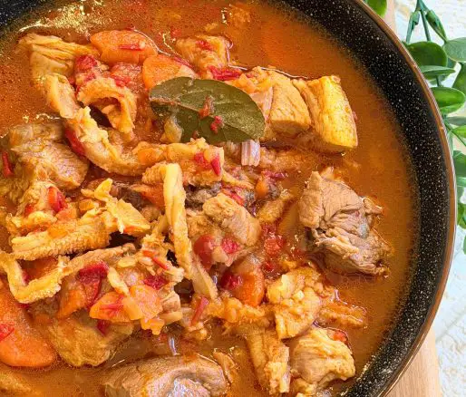 Tocană rustică bănățeană cu ciolan de porc și burtă de vită – Rețetă tradițională bănățeană