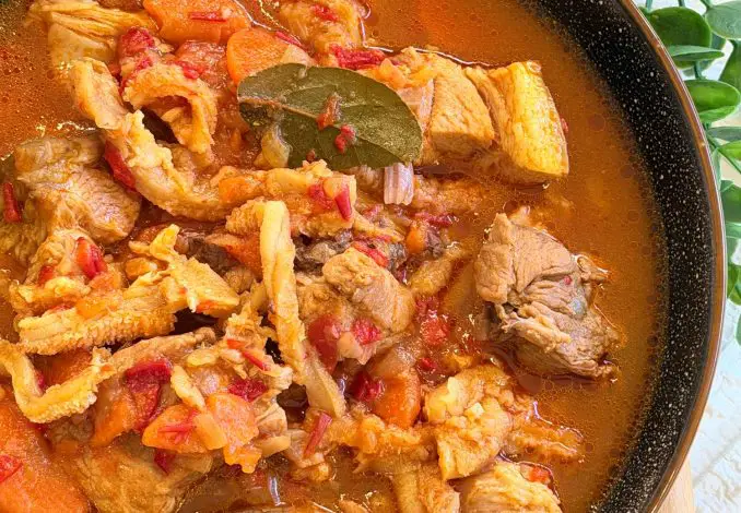 Tocană rustică bănățeană cu ciolan de porc și burtă de vită – Rețetă tradițională bănățeană
