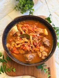Tocană rustică bănățeană cu ciolan de porc și burtă de vită – Rețetă tradițională bănățeană 