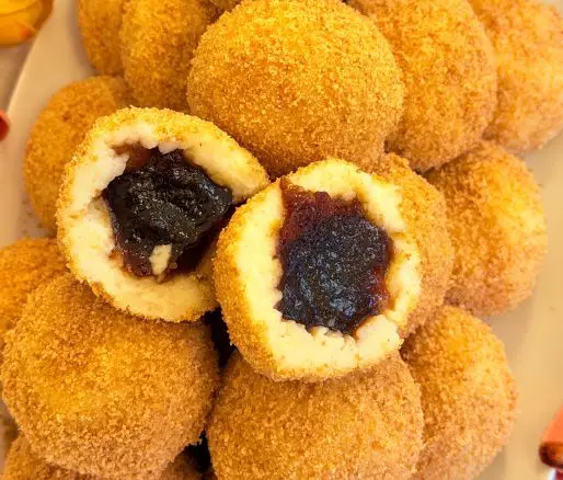 Găluște de griș cu magiun de prune - Desert tradițional reinterpretat