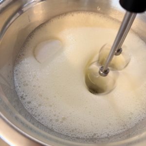 Tort cu mac și cremă de ciocolată cu zmeură
