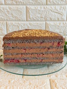 Tort cu mac și cremă de ciocolată cu zmeură