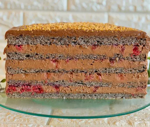 Tort cu mac și cremă de ciocolată cu zmeură