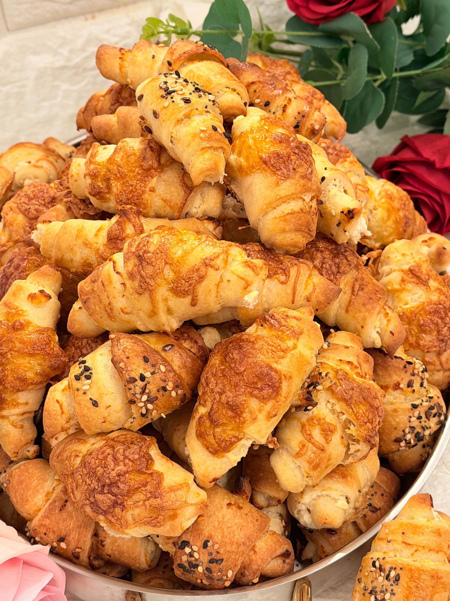 Cornulețe sărate cu cașcaval și semințe