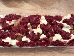 Prăjitura Deliciu Regal cu nucă, vișine și ciocolată