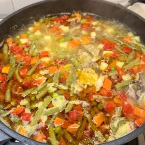 Ciorbă de miel cu smântână - Rețetă ardelenească