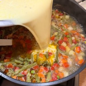 Ciorbă de miel cu smântână - Rețetă ardelenească