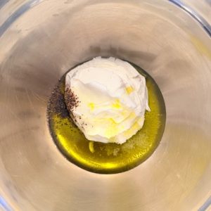 Salată de ouă cu avocado și iaurt