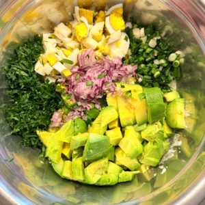 Salată de ouă cu avocado și iaurt