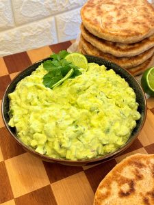 Salată de ouă cu avocado și iaurt