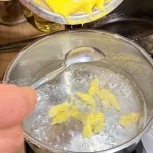 Mâncare de mazăre cu inimi, pipote si găluște pufoase