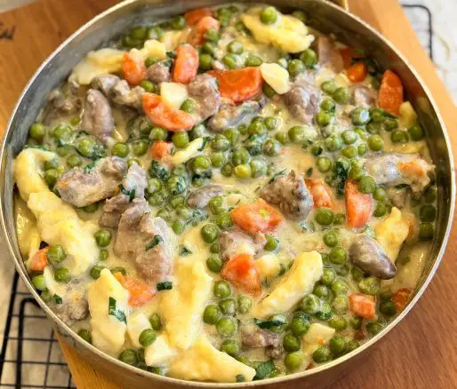 Mâncare de mazăre cu inimi, pipote si găluște pufoase