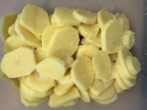 Rondele de cartofi crocanți cu parmezan și pătrunjel
