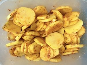 Rondele de cartofi crocanți cu parmezan și pătrunjel