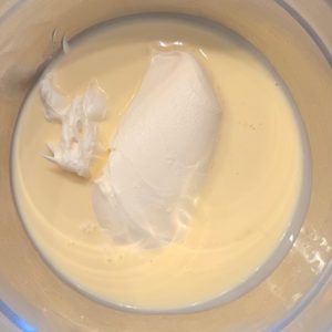 Prăjitură cu miere și cremă de mascarpone cu ciocolată și mandarine
