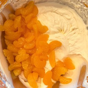 Prăjitură cu miere și cremă de mascarpone cu ciocolată și mandarine