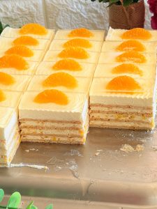 Prăjitură cu miere și cremă de mascarpone cu ciocolată și mandarine