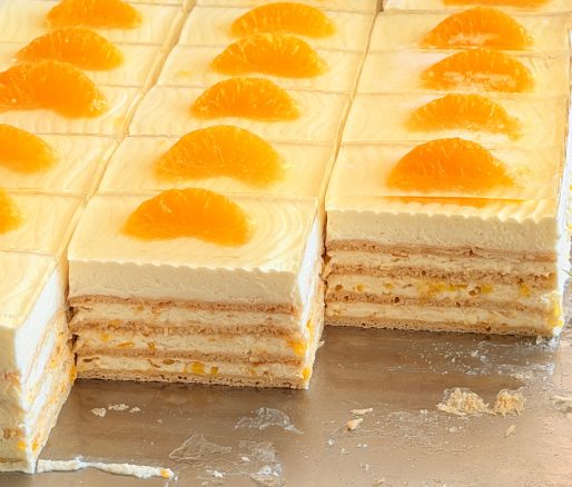 Prăjitură cu miere și cremă de mascarpone cu ciocolată și mandarine