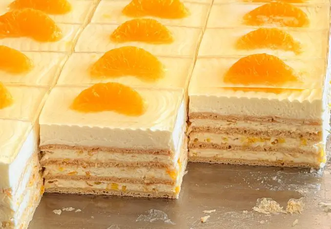 Prăjitură cu miere și cremă de mascarpone cu ciocolată și mandarine