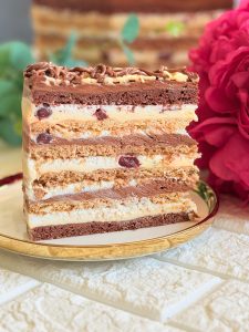 Tort imperial cu nucă, migdale, ciocolată și vișine 