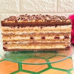 Tort imperial cu nucă, migdale, ciocolată și vișine