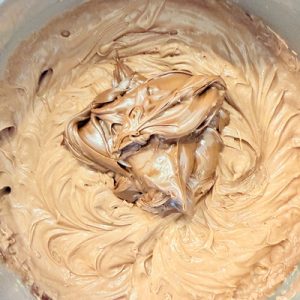 Tort snickers creamy crunch