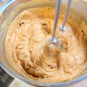 Tort snickers creamy crunch