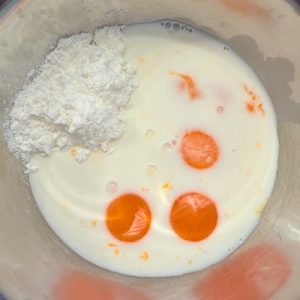 Foietaje cu fructe și cremă de vanilie