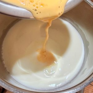 Foietaje cu fructe și cremă de vanilie