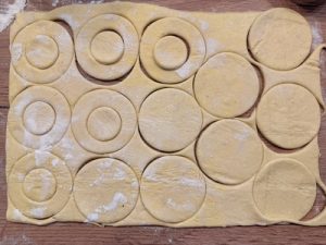 Foietaje cu fructe și cremă de vanilie