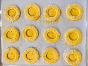 Foietaje cu fructe și cremă de vanilie
