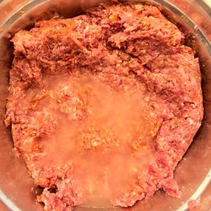 Pastă de mici - Mici de porc cu vitǎ - Mititei făcuți în casă