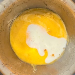 Chec marmorat pufos cu vanilie și cacao – Rețetă simplă și aspect spectaculos 