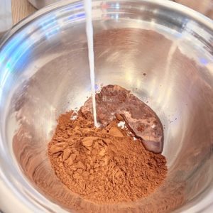Tort Brigadeiro Duo cu ciocolată albă și neagră