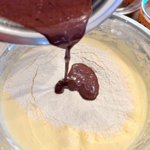 Tort Brigadeiro Duo cu ciocolată albă și neagră
