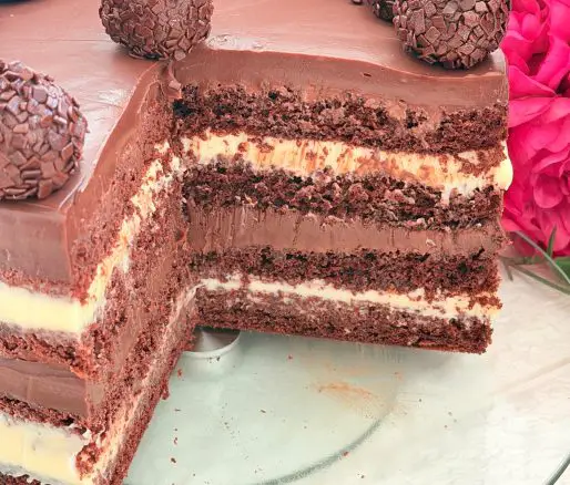 Tort Brigadeiro Duo cu ciocolată albă și neagră
