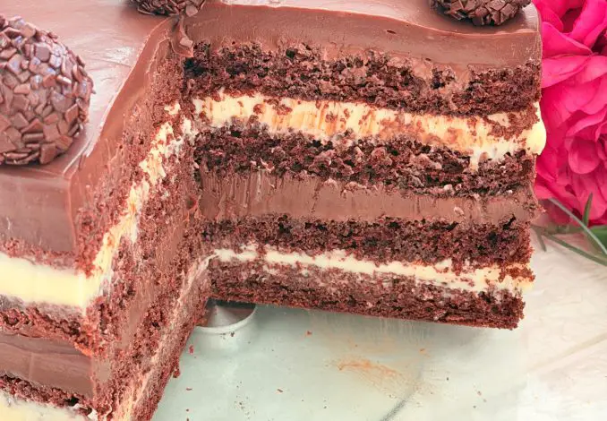 Tort Brigadeiro Duo cu ciocolată albă și neagră