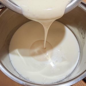 Ruladă aperitiv cu șuncă și cremă de brânză